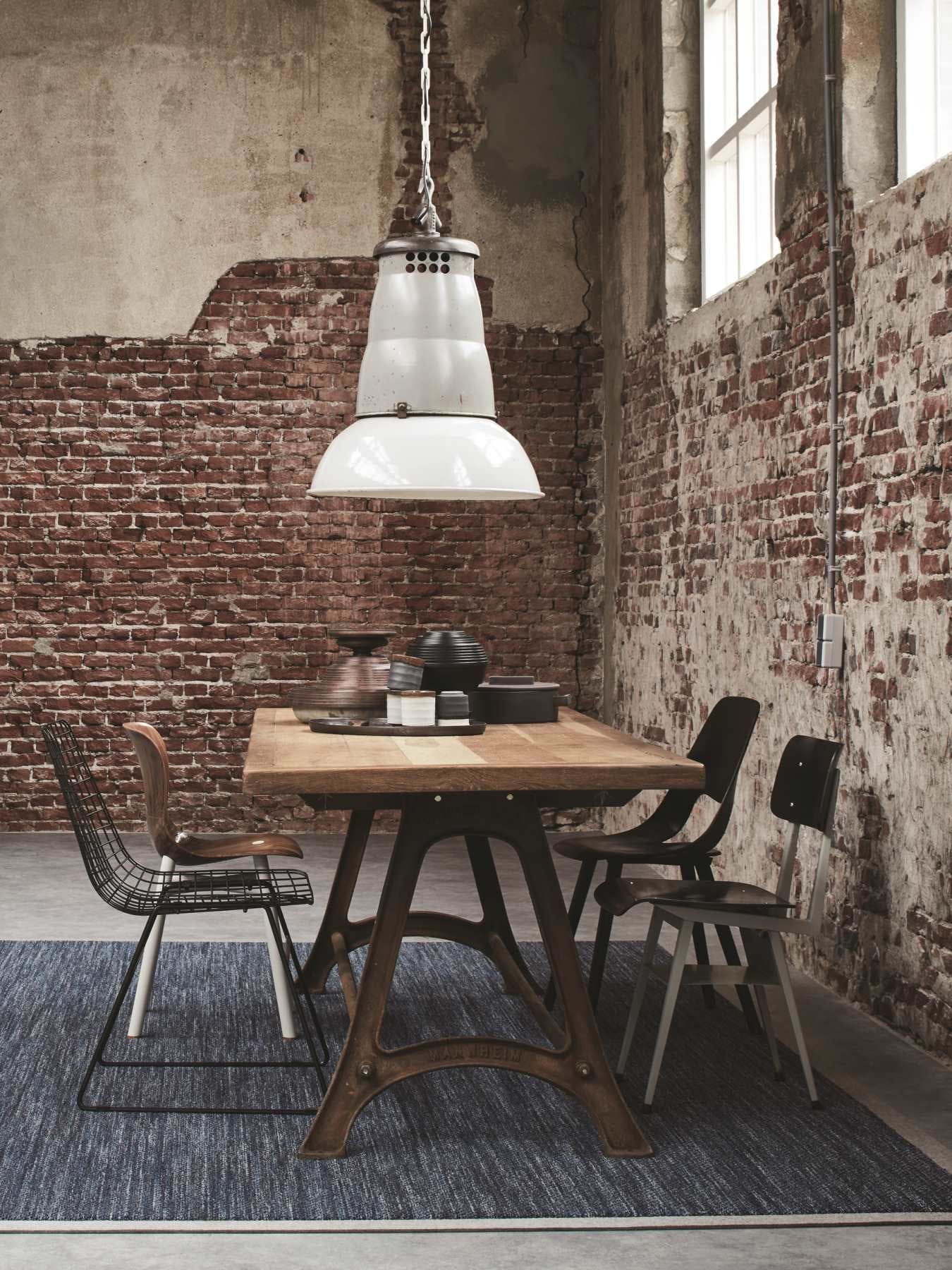 Laagpolig vloerkleed Desso Denim 242.131 Denim Twill Dark (GEFESTONNEERD) Vloerkledenwinkel