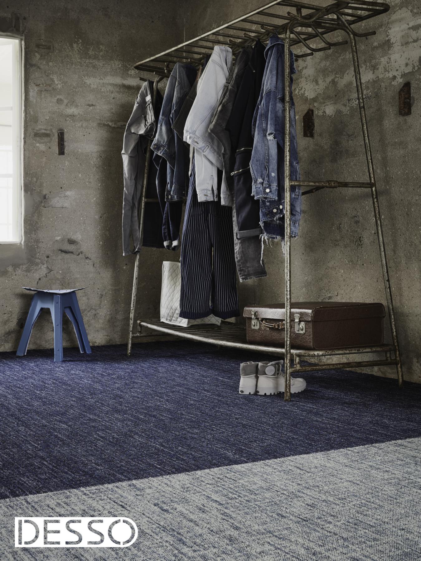 Laagpolig vloerkleed Desso Denim 242.133 Stonewash Dark (GEFESTONNEERD) Vloerkledenwinkel