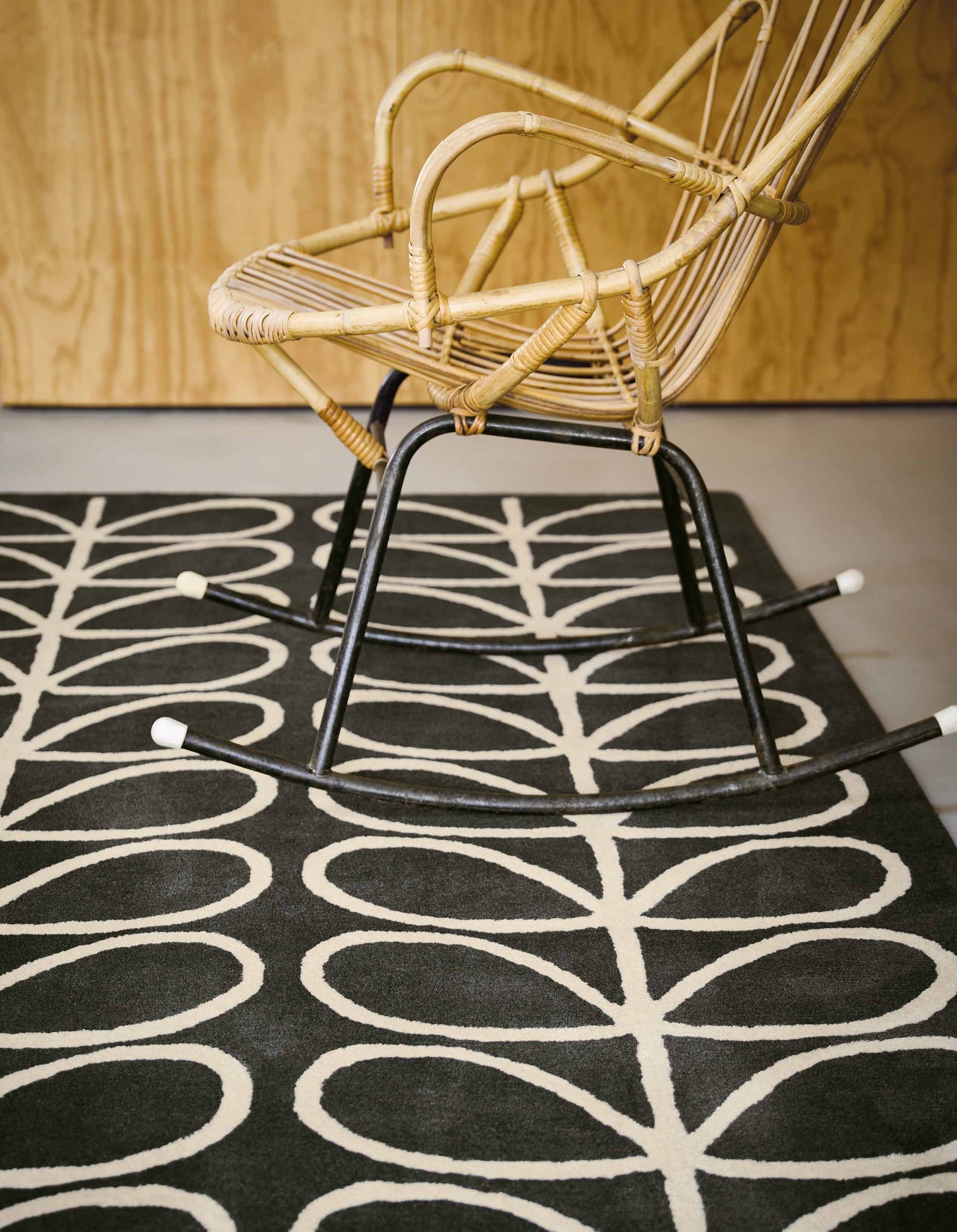 Laagpolig vloerkleed Orla Kiely Lineair Stem Slate 60505 Vloerkledenwinkel