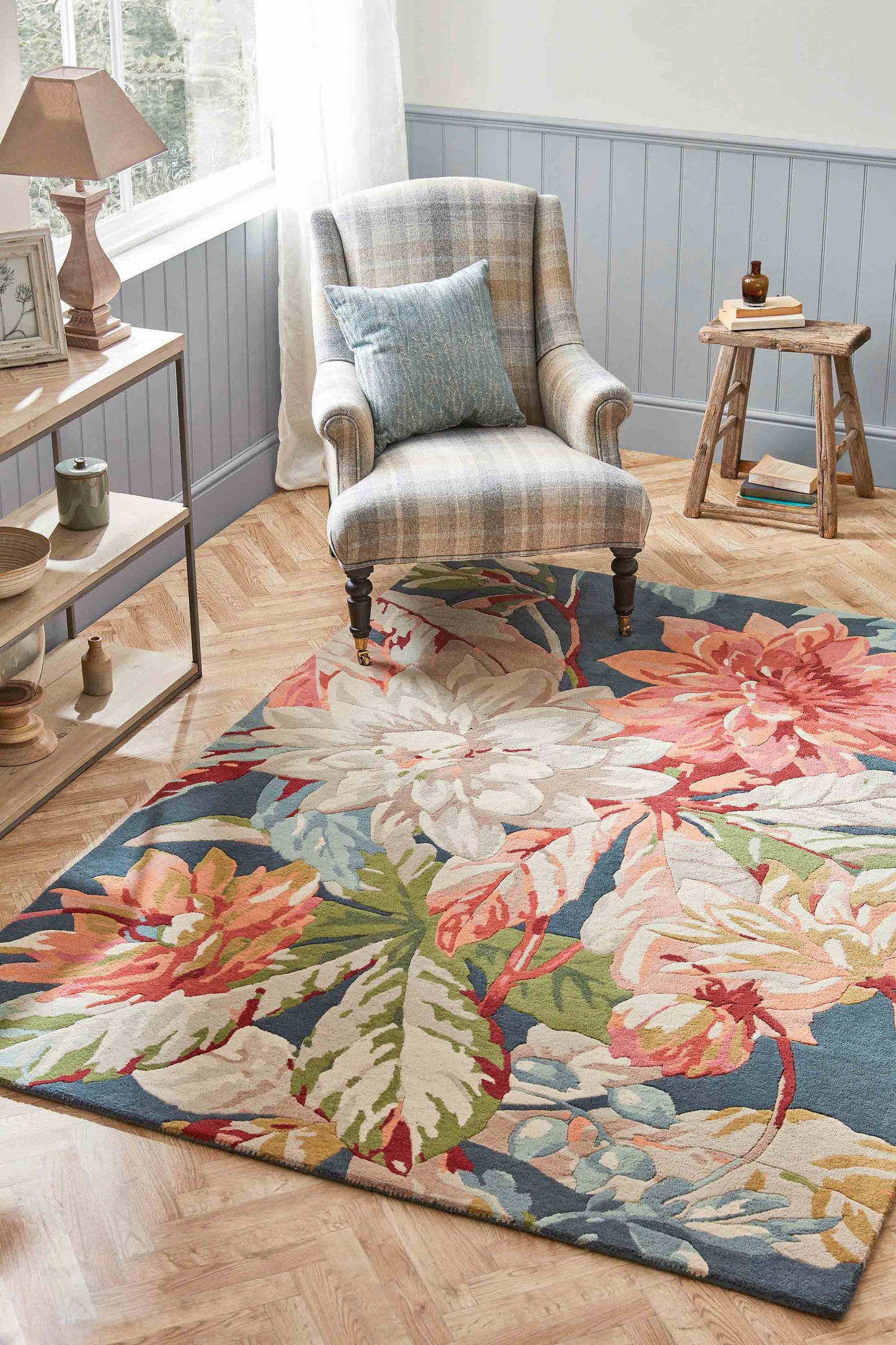 Laagpolig vloerkleed Sanderson Dahlia & Rosehip Teal 50608 Vloerkledenwinkel