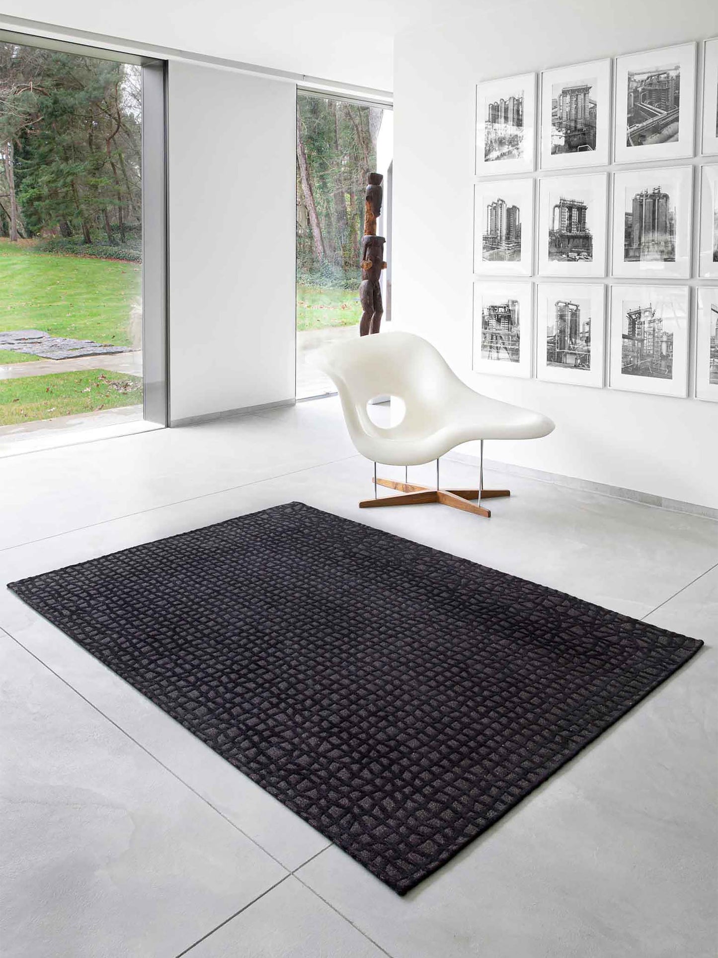 Louis de Poortere Trammel Structures 9247 Oppian Black Vloerkledenwinkel