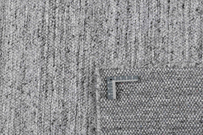 Laagpolig vloerkleed MOMO Rugs Nouveau Plain Light Grey Vloerkledenwinkel