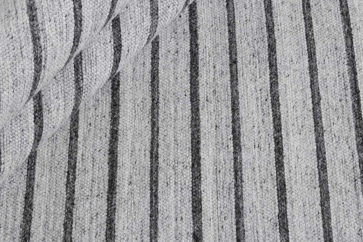 Laagpolig vloerkleed MOMO Rugs Nouveau Stripes Silver Dark Grey Vloerkledenwinkel