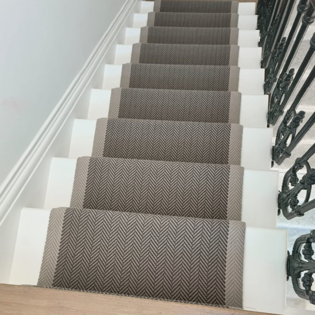 Traploper Off the Loom Felton Border - Warm Stone