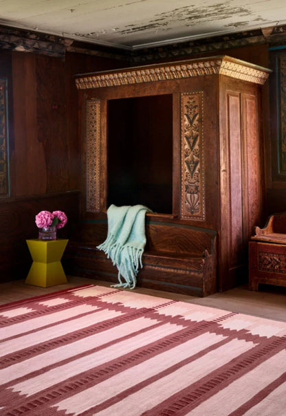 Vloerkleed Layered Röllakan Wool Rug Iris Raspberry