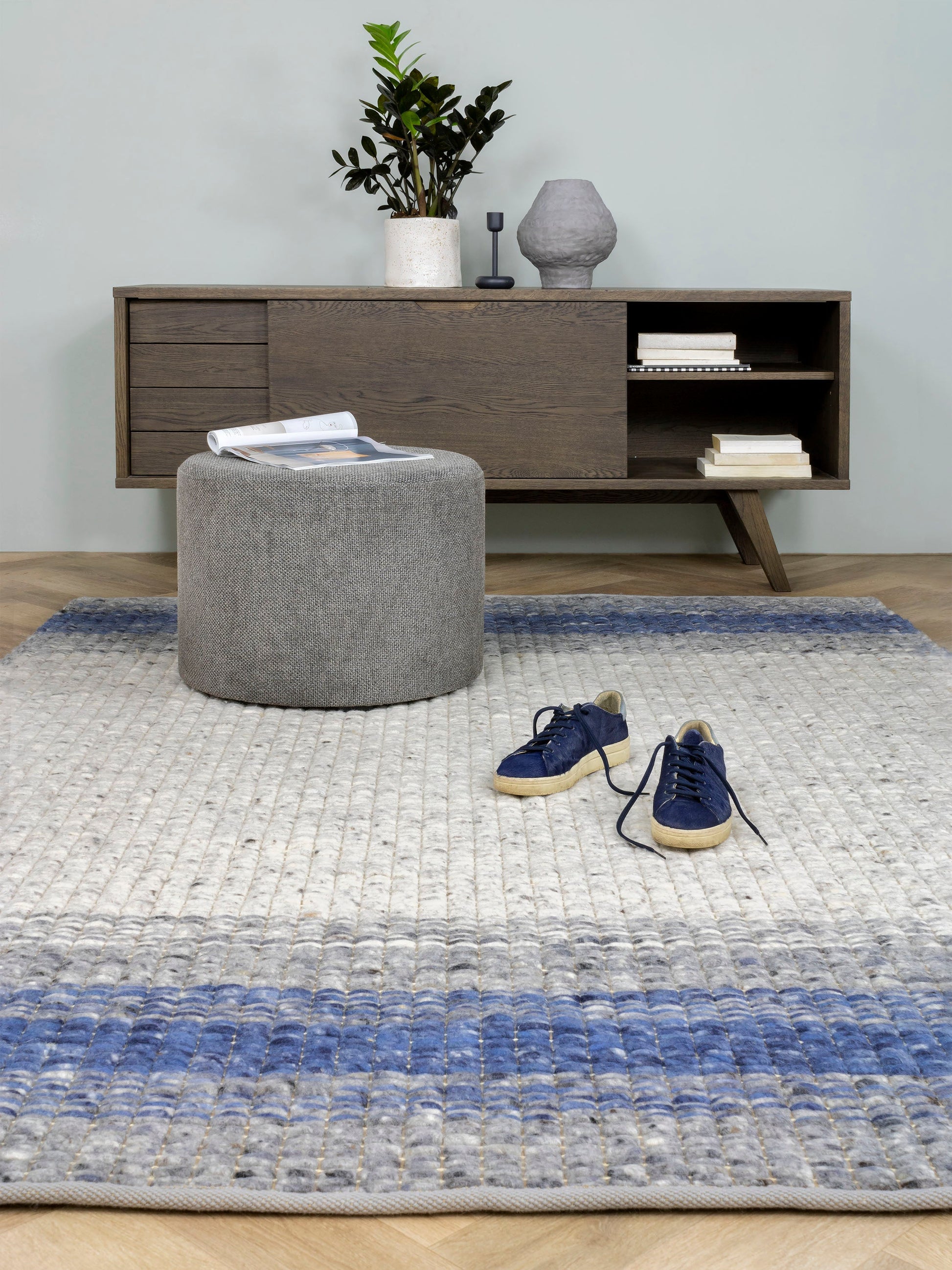 Structuur vloerkleed MOMO Rugs Varenna Blue Vloerkledenwinkel