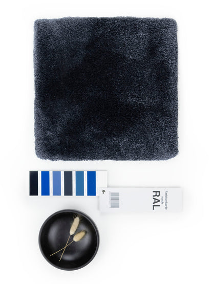 Vloerkleed MOMO Rugs Naturais Smooth Caviar Black Vloerkledenwinkel