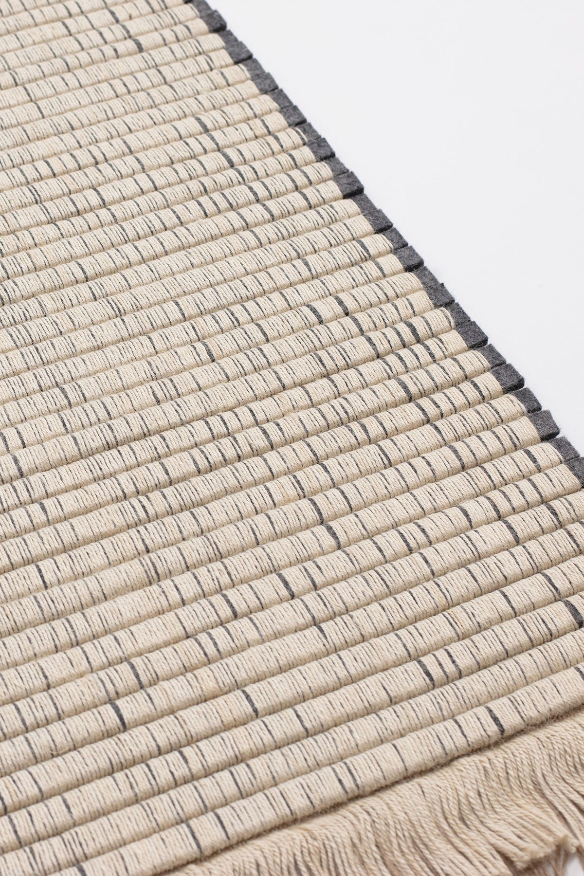 Omote — Fuyu dark | cc-tapis – detail