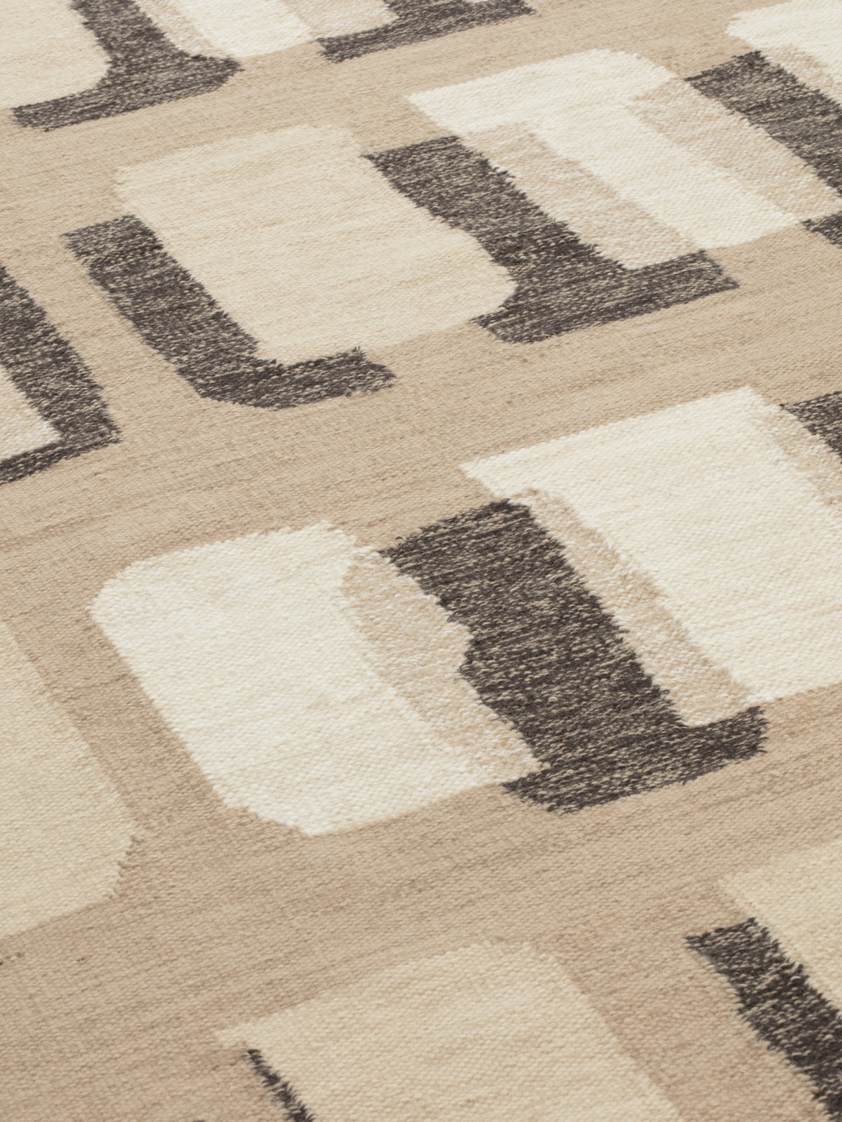Tessera Overlay — Moka van Yabu Pushelberg voor cc-tapis – detail