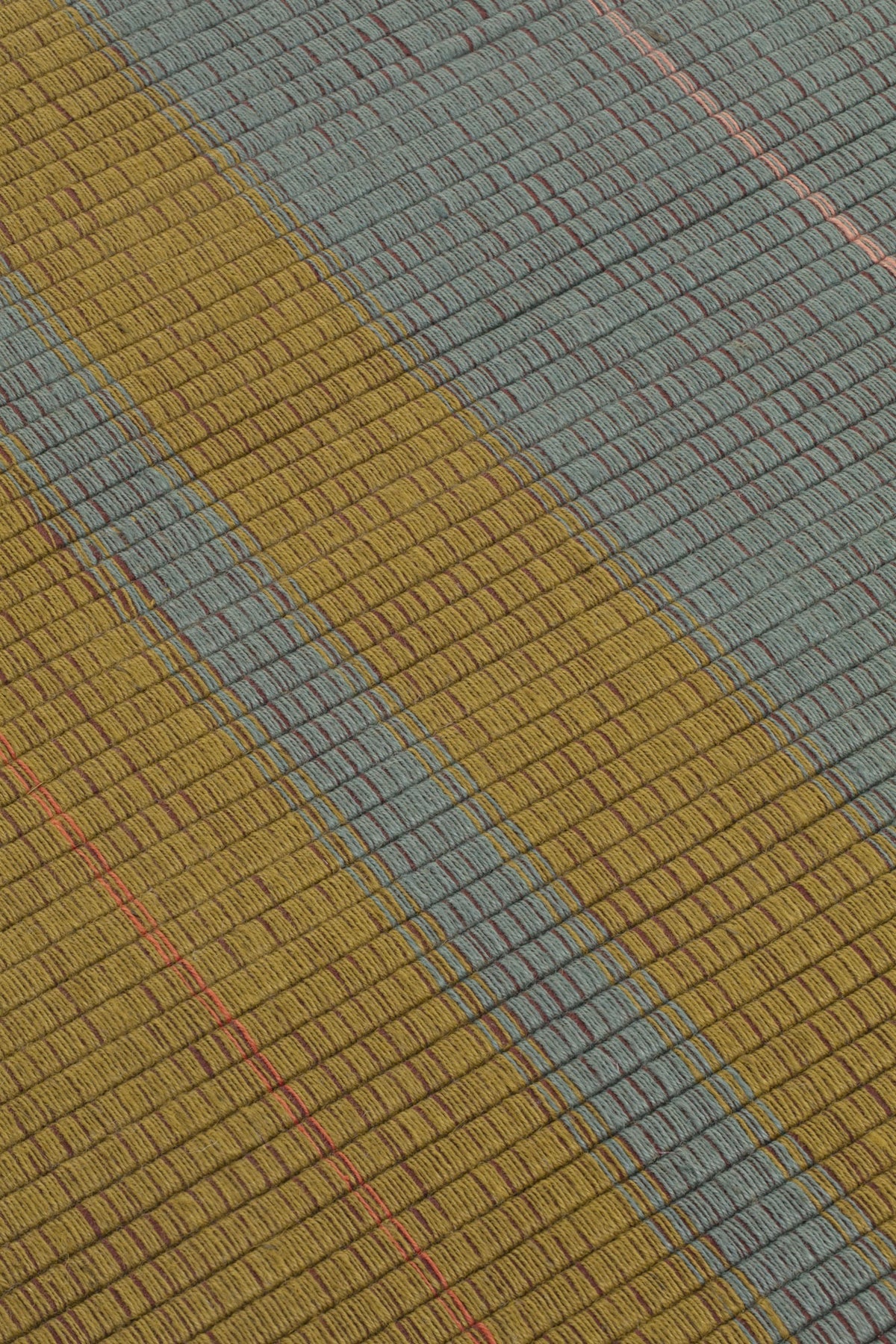 Omote — Haki | cc-tapis – detail