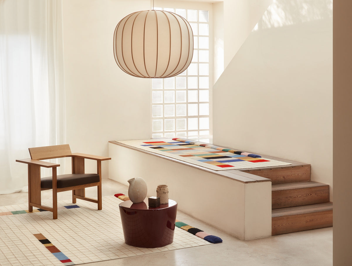cc-tapis Raag Rectangular Grid 2 van Doshi Levien – sfeerfoto, foto Claudia Zalla, styling Greta Cevenini