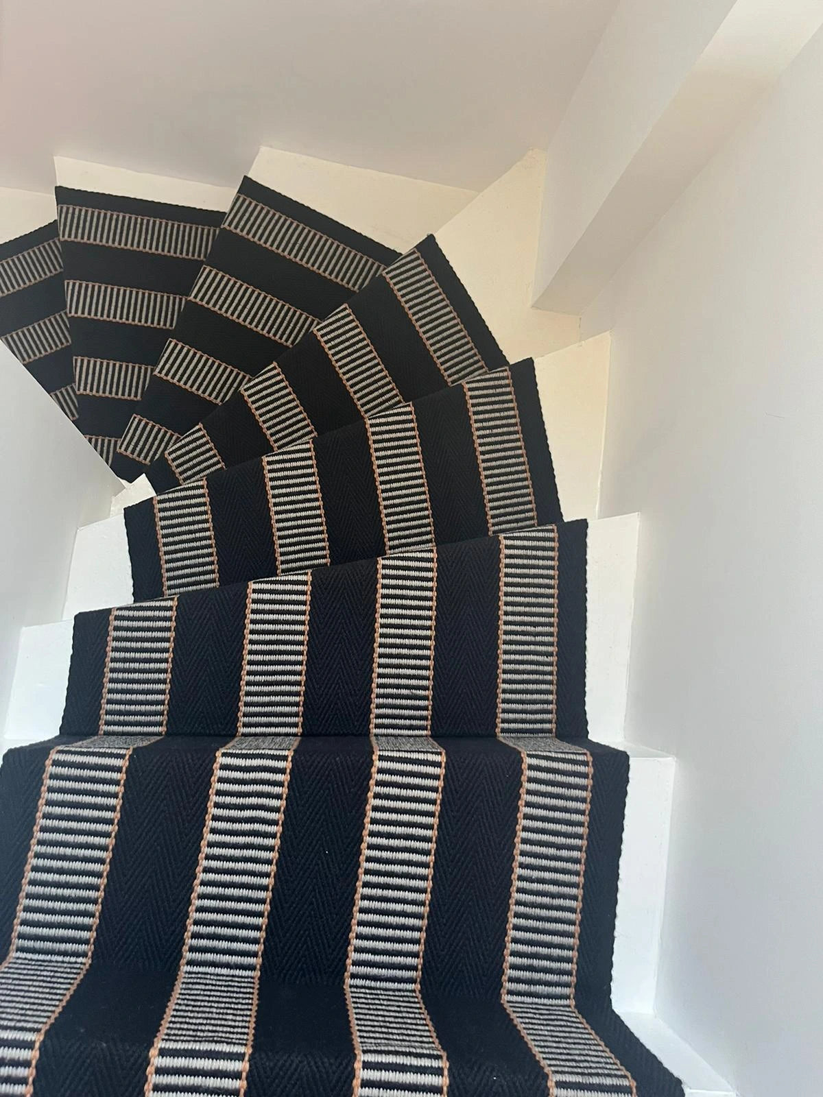 Traploper Hartley & Tissier Stripes Greta 02 Black