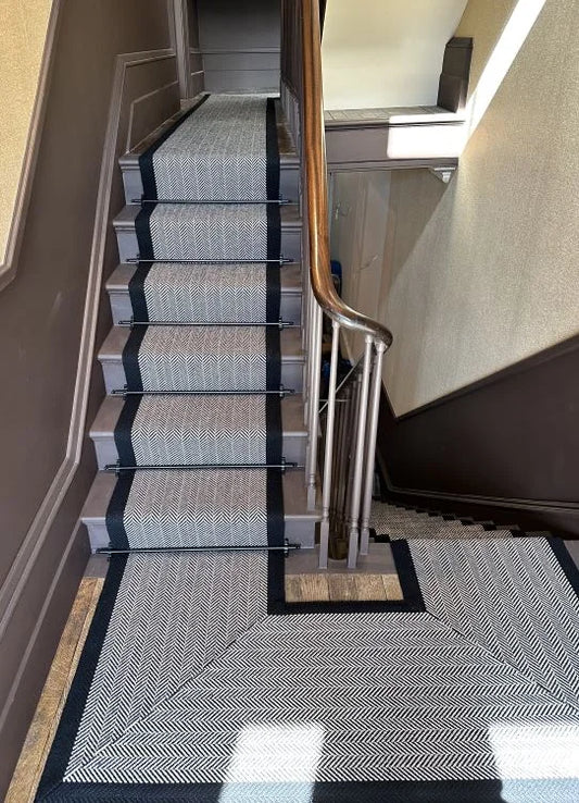 Traploper Hartley Tissier Herringbone Border Ivory & Black