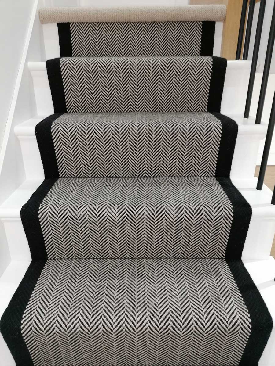 Traploper Hartley Tissier Herringbone Border Ivory & Black