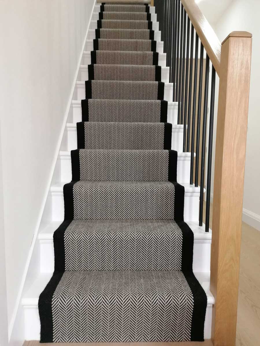 Traploper Hartley Tissier Herringbone Border Ivory & Black