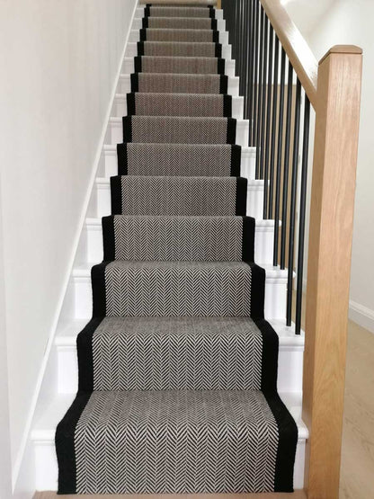 Traploper Hartley Tissier Herringbone Border Ivory & Black