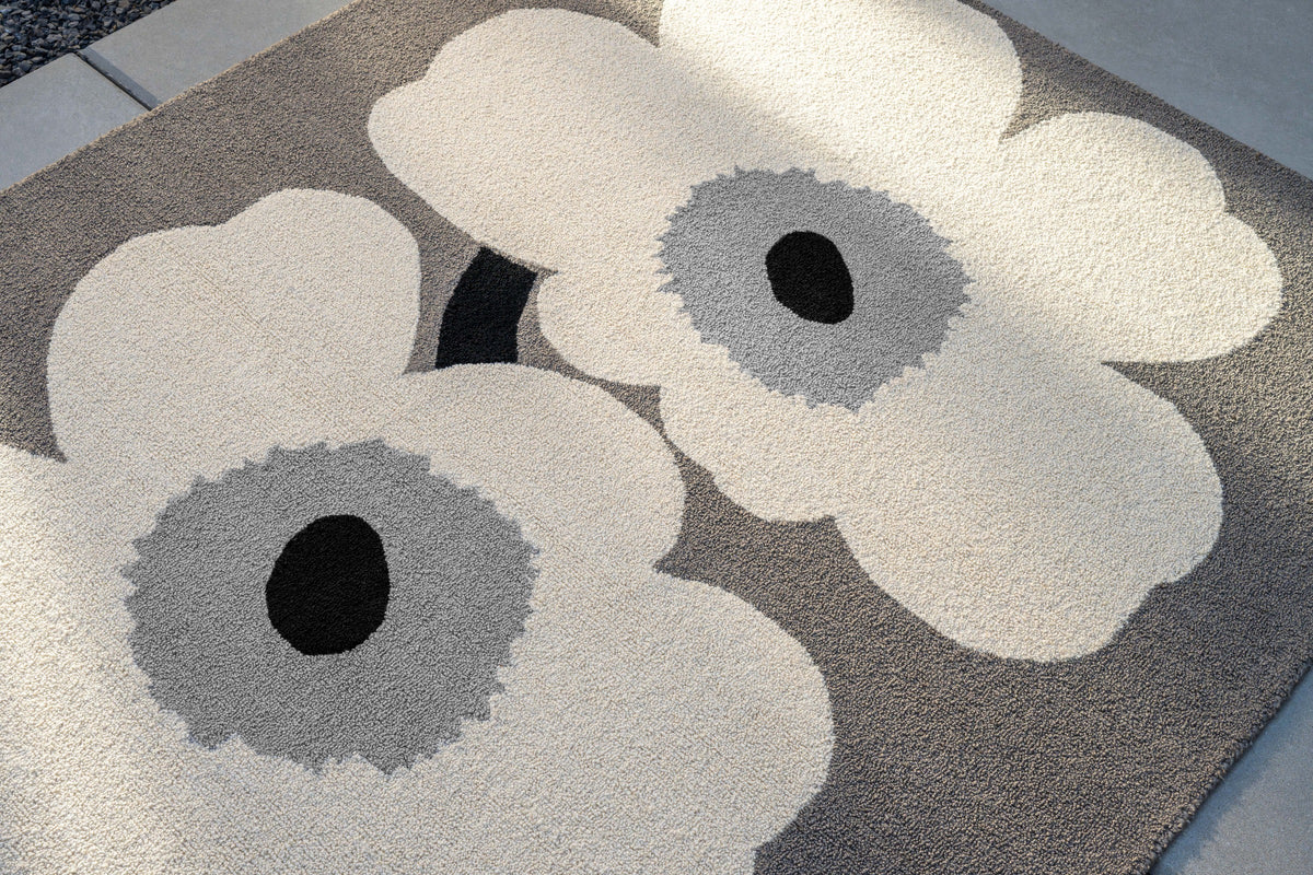 Buitenkleed Marimekko Unikko Anniversary Grey 433004 – sfeerfoto