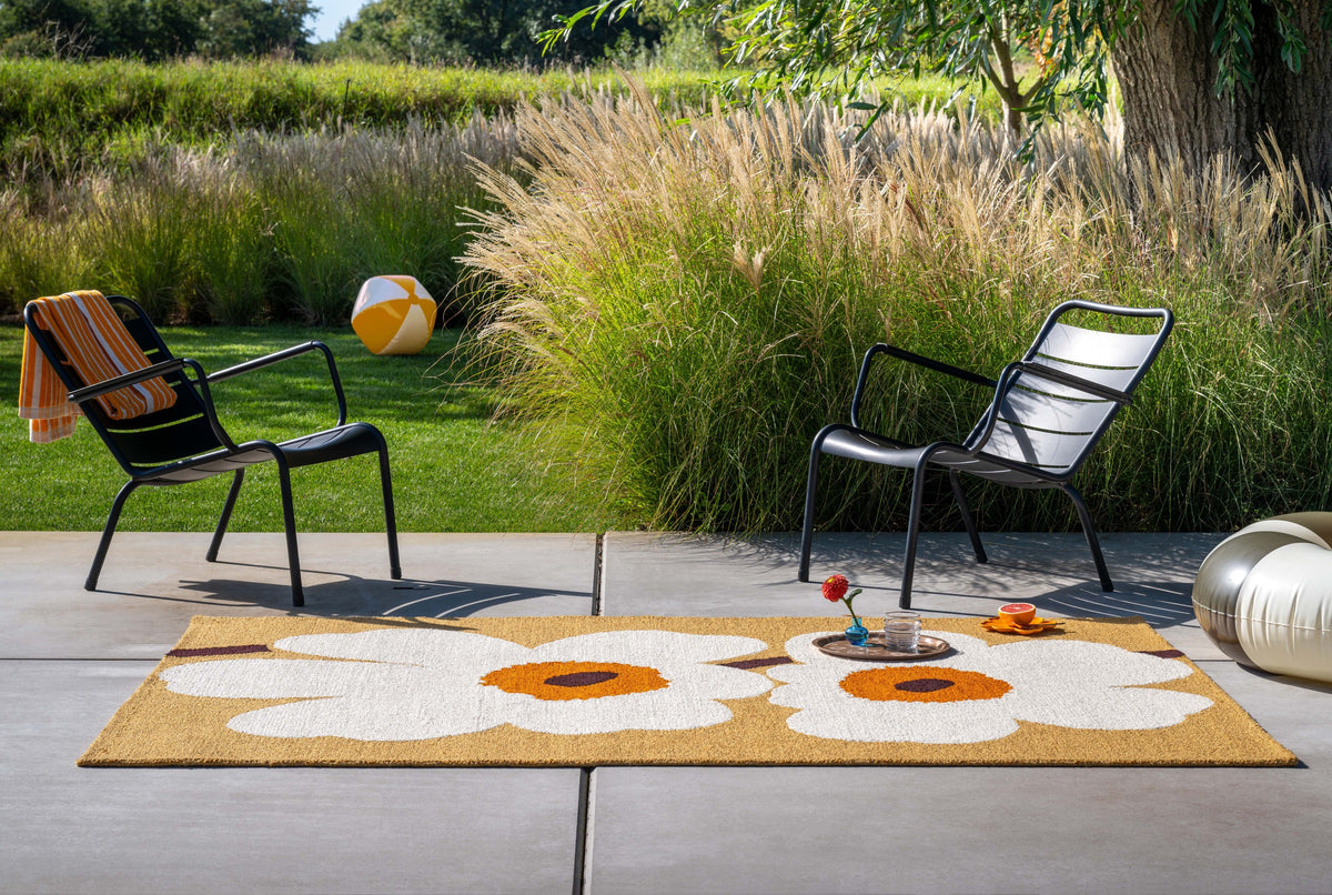 Buitenkleed Marimekko Unikko Anniversary Honey 433001 – sfeerfoto