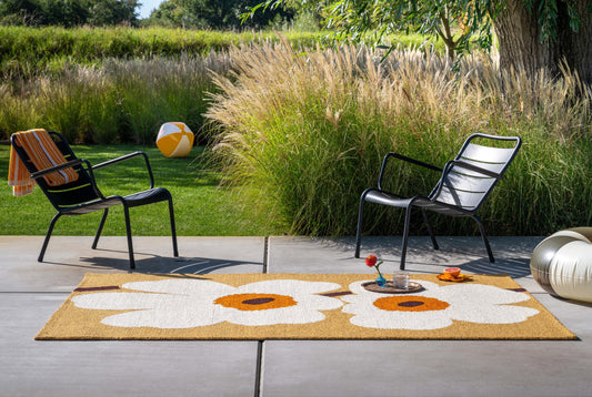 Buitenkleed Marimekko Unikko Anniversary Honey 433001 – sfeerfoto