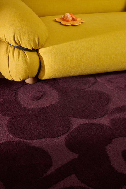 Vloerkleed Marimekko Unikko Burgundy 132200 – sfeerfoto