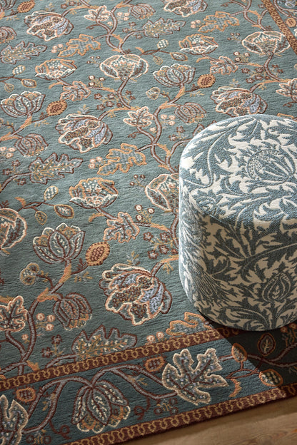 Vloerkleed Morris & Co Theodosia Bottle Green 131207 – sfeerfoto