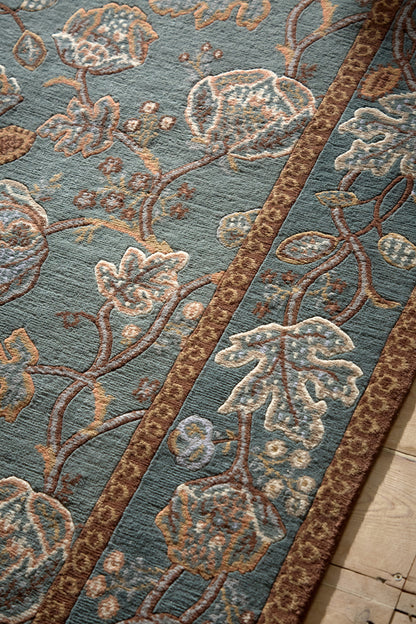 Vloerkleed Morris & Co Theodosia Bottle Green 131207 – sfeerfoto