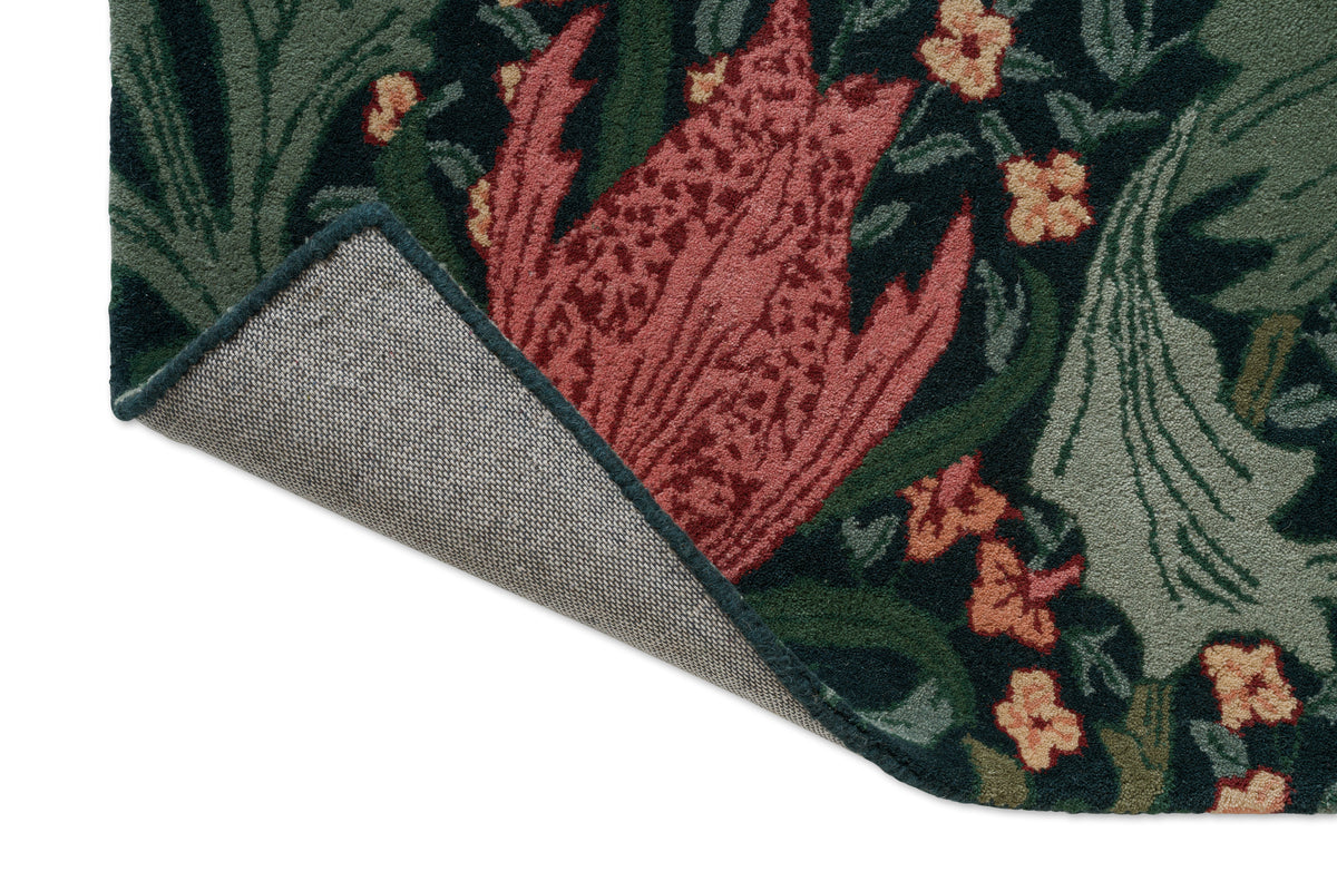 Vloerkleed Morris & Co Lent Lily Indigo Madder 130908 – detailfoto