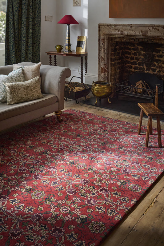 Vloerkleed Morris & Co Persian Scroll Plum 130603 – sfeerfoto