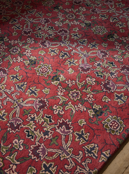 Vloerkleed Morris & Co Persian Scroll Plum 130603 – sfeerfoto